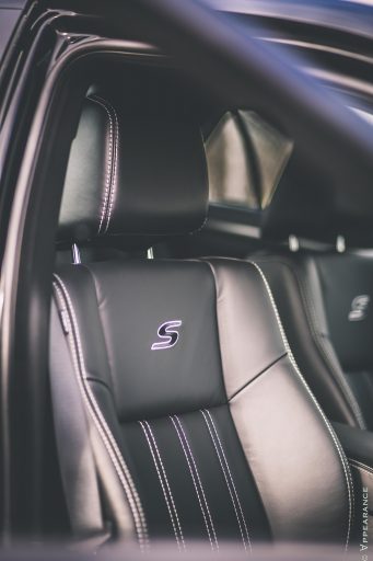 2016 Chrysler 300S Seats
