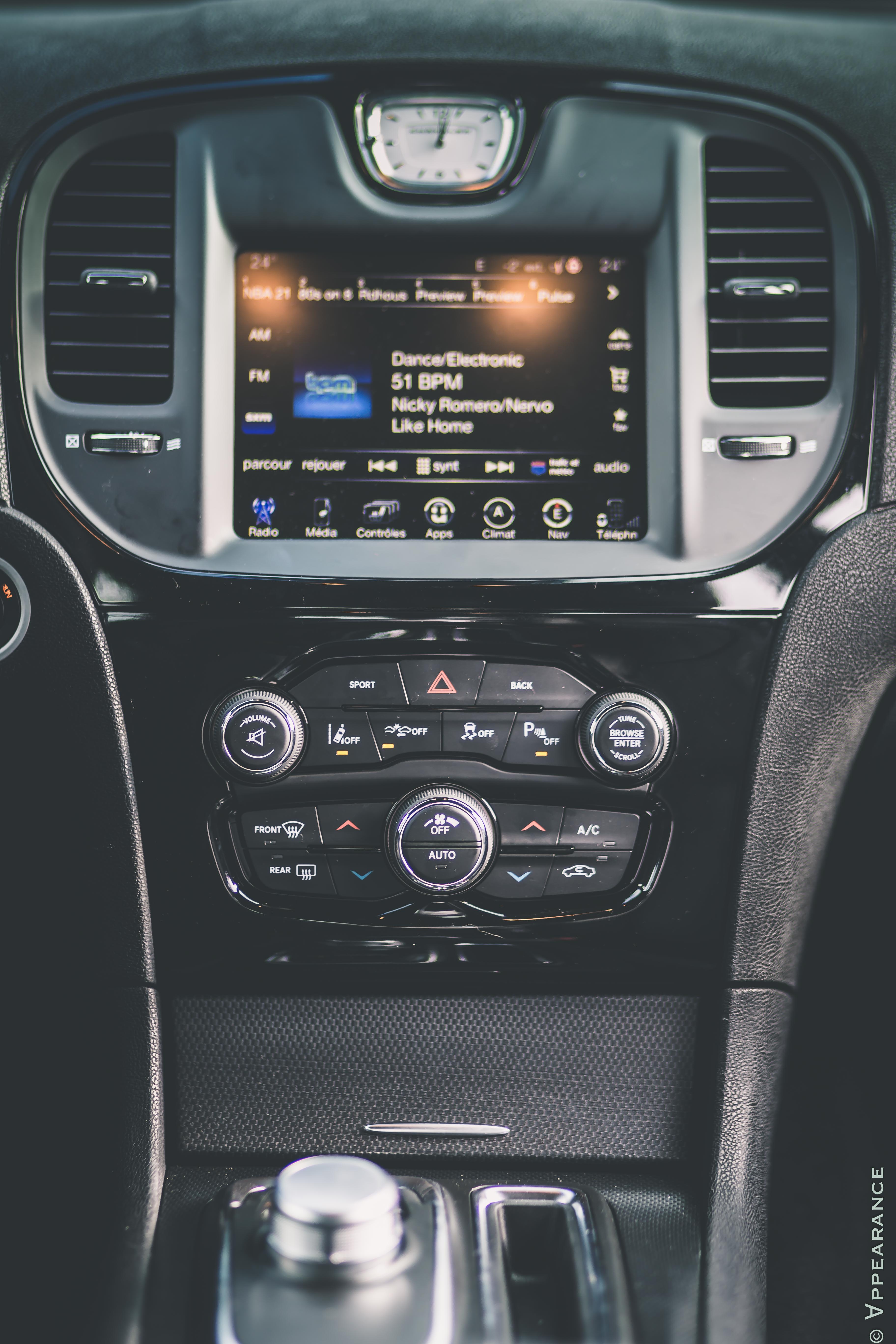 2016 Chrysler 300S Interior