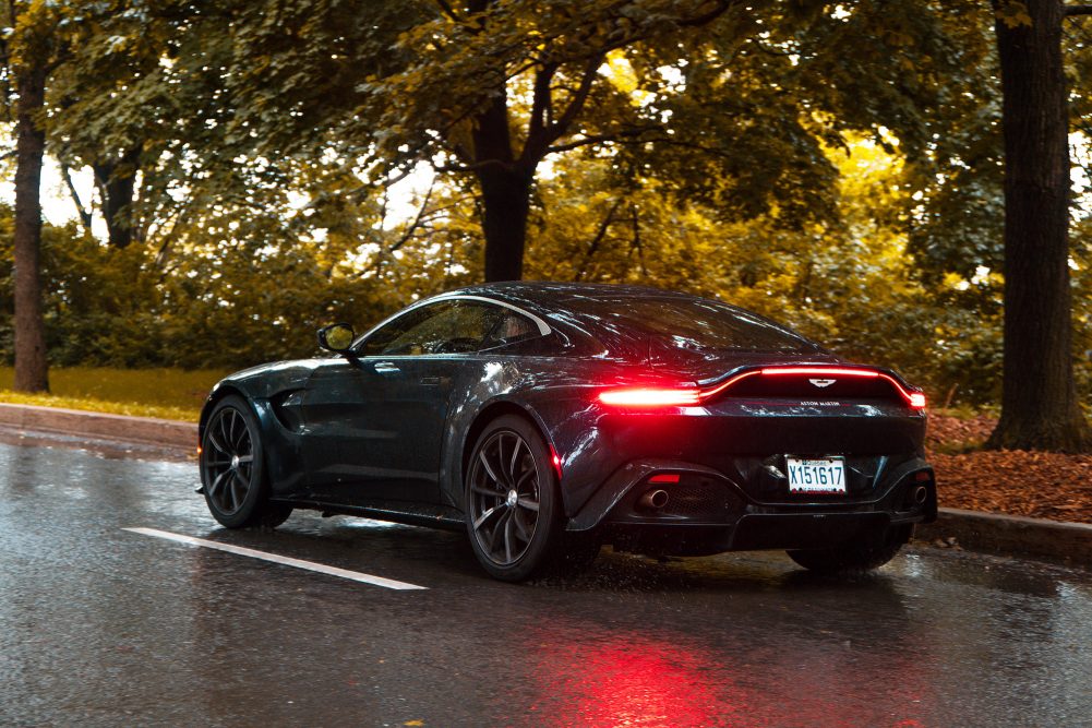 2019_astonmartin_vantage