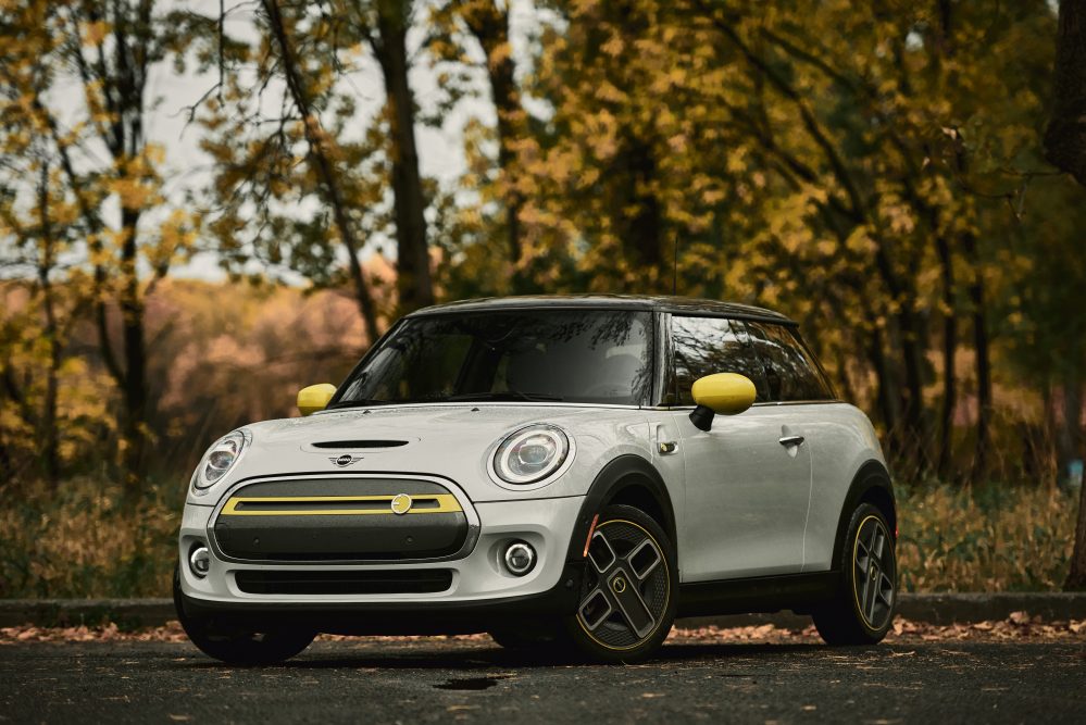 2020 MINI Cooper SE Front Three Quarter